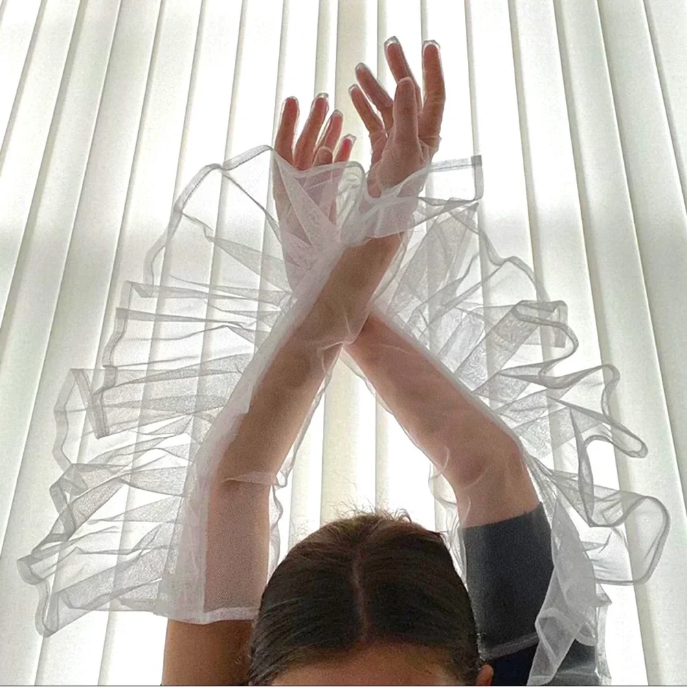 Gossamer Ruffle - Gloves - Picture 1 of 3
